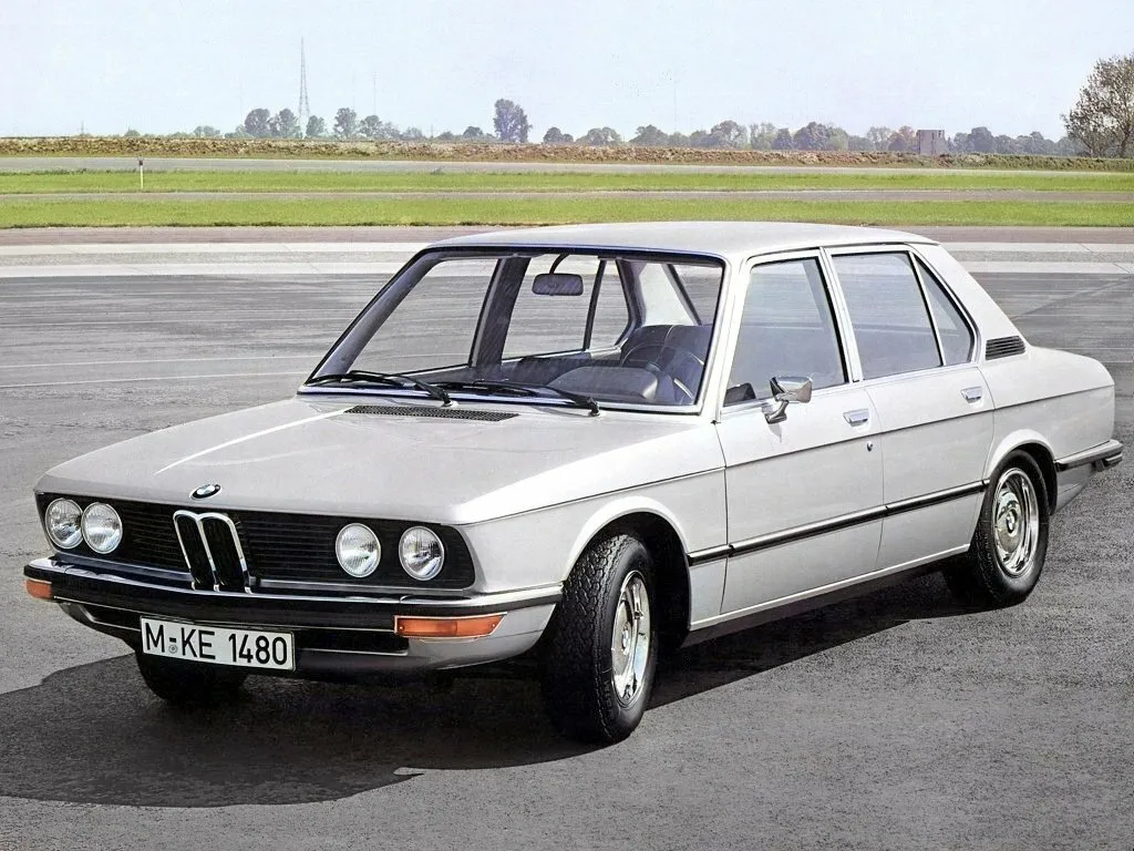 I (E12) Седан