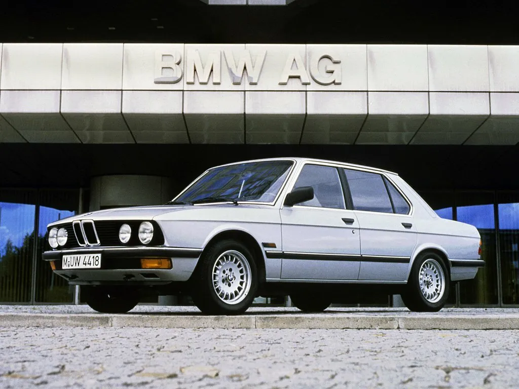 II (E28) Седан