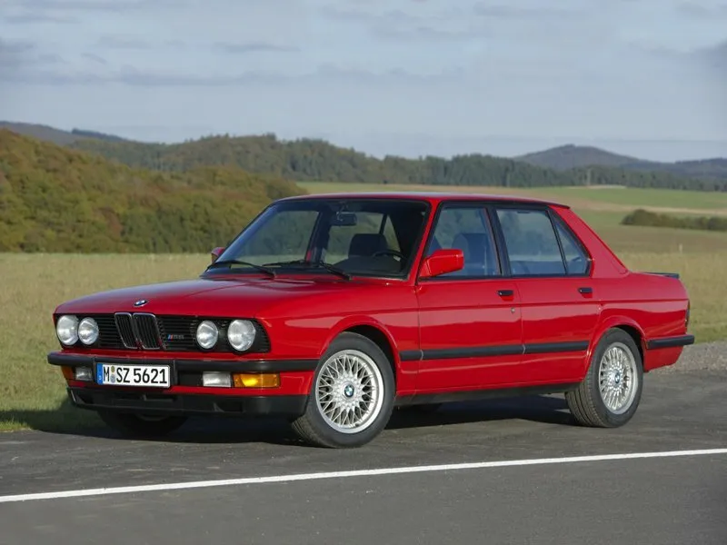 I (E28) Седан