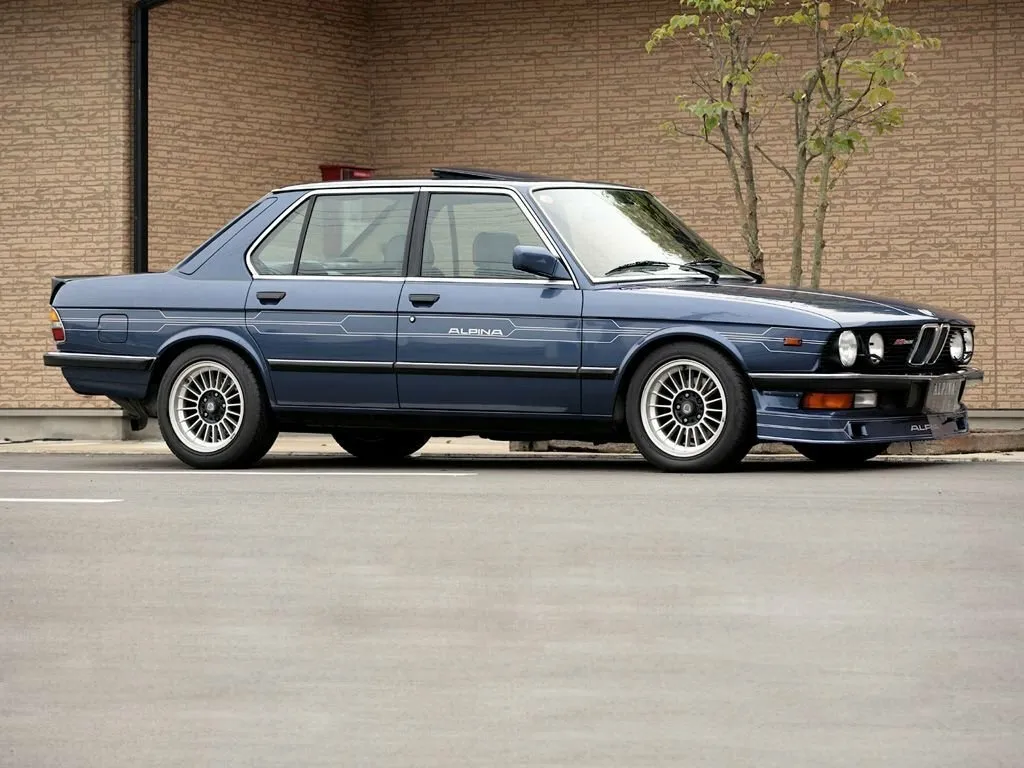 E28 Седан