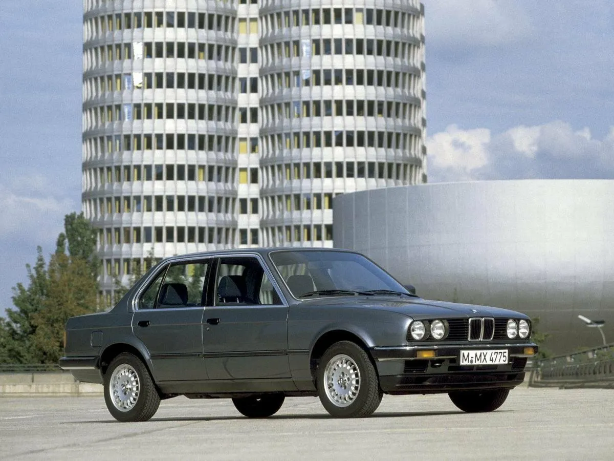 E30 Седан