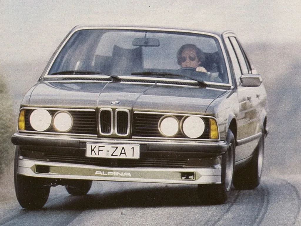 E23 Седан