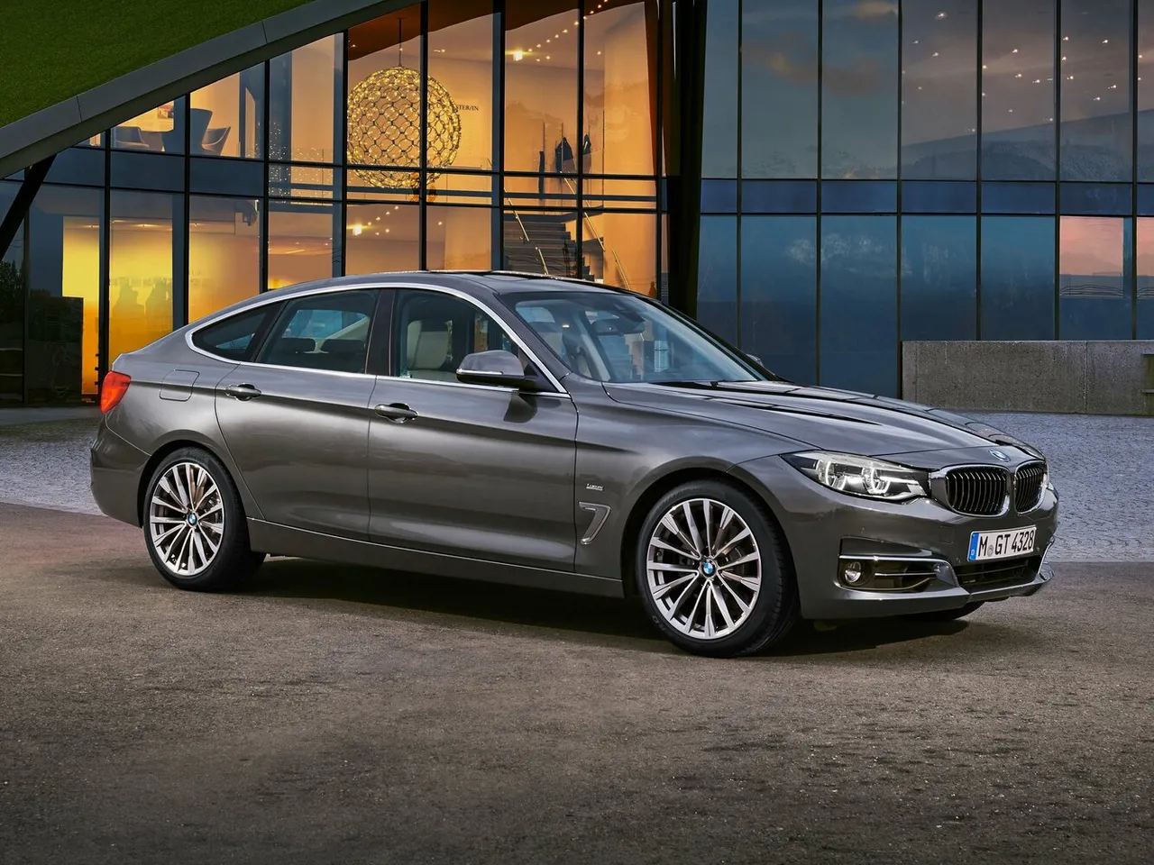 VI (F3x) Рестайлінг Ліфтбек Gran Turismo