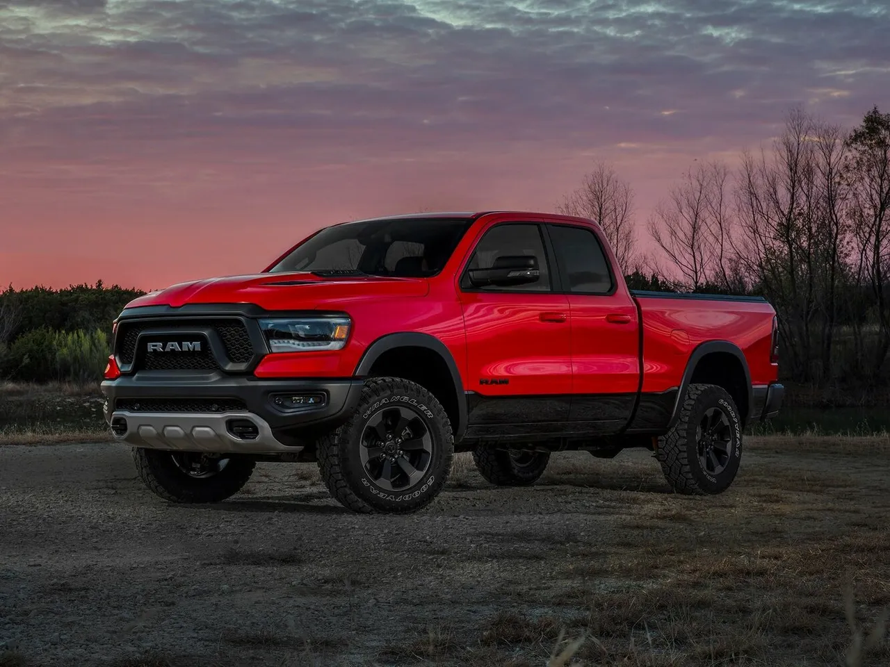 V Пікап, подвійна кабіна Quad Cab