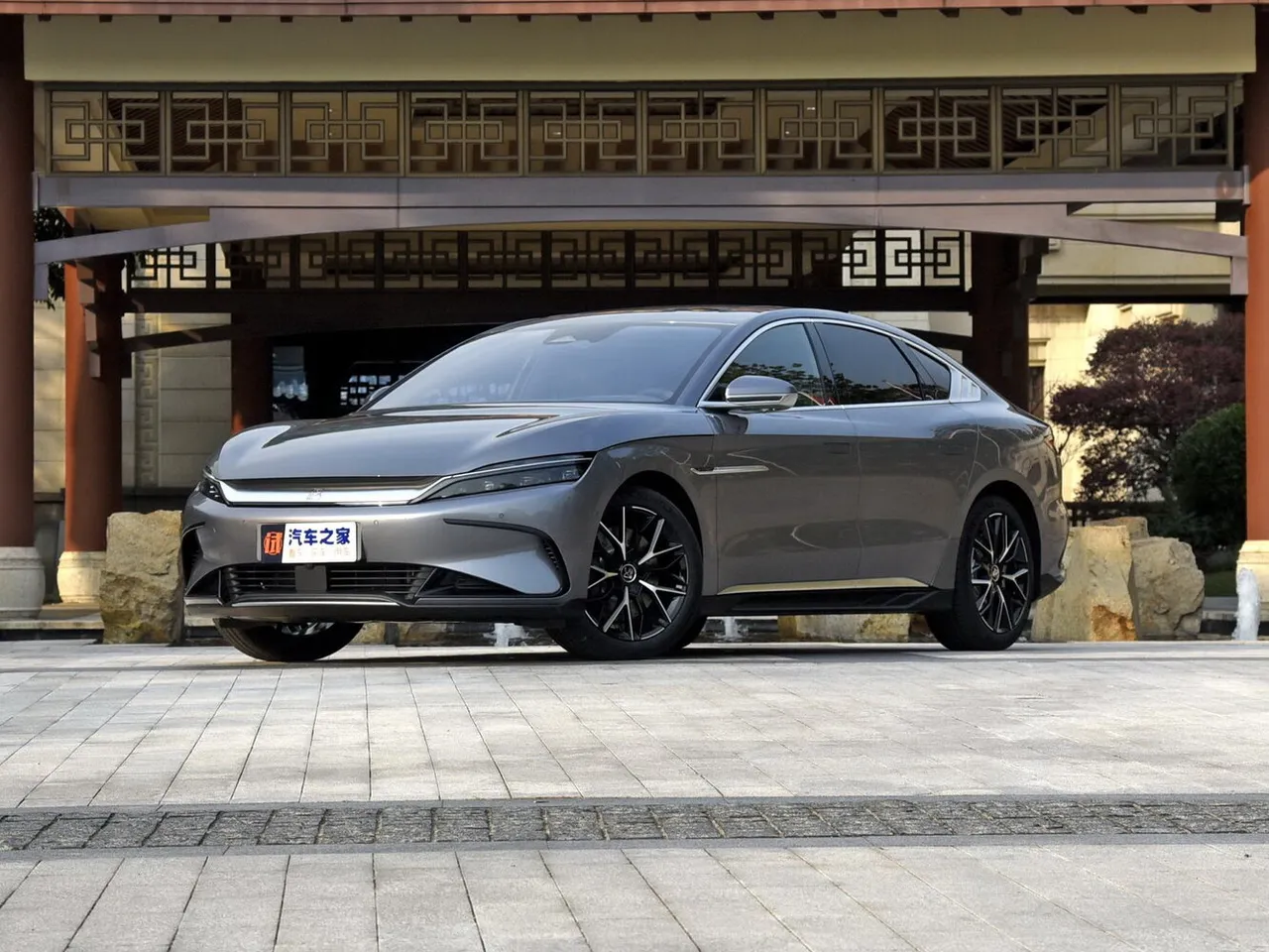 I Рестайлінг Седан EV