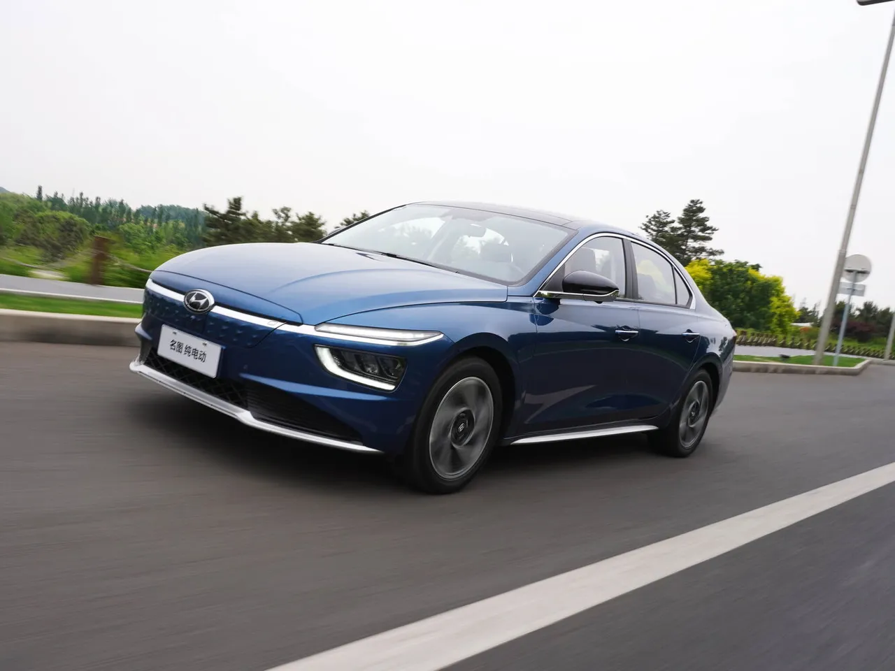 II (DU2) Седан EV