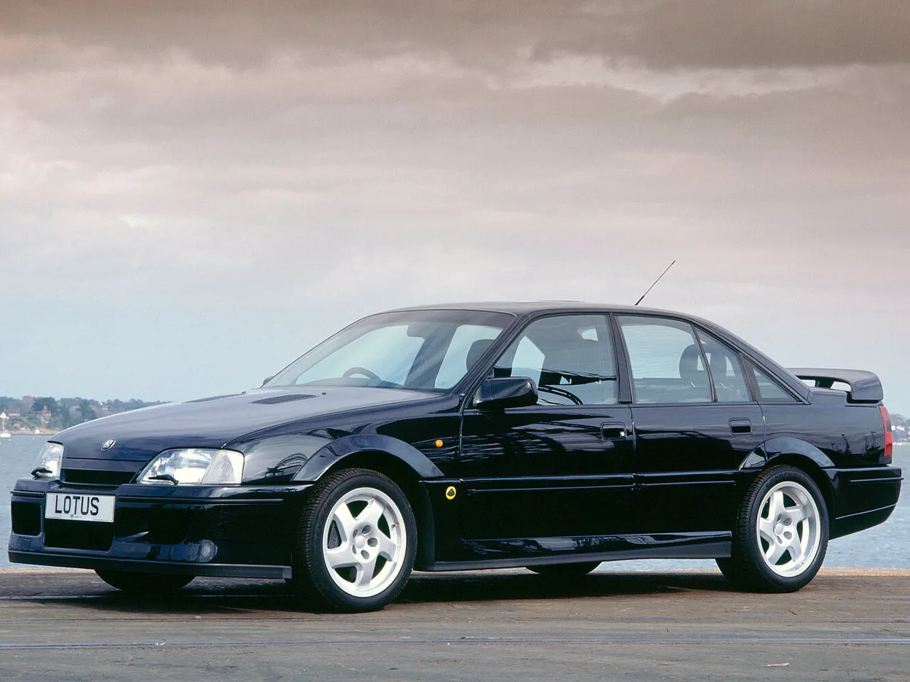 Lotus Carlton