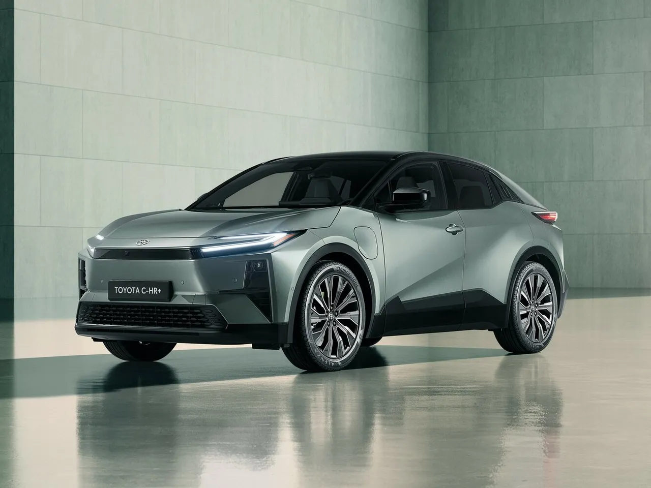 C-HR+
