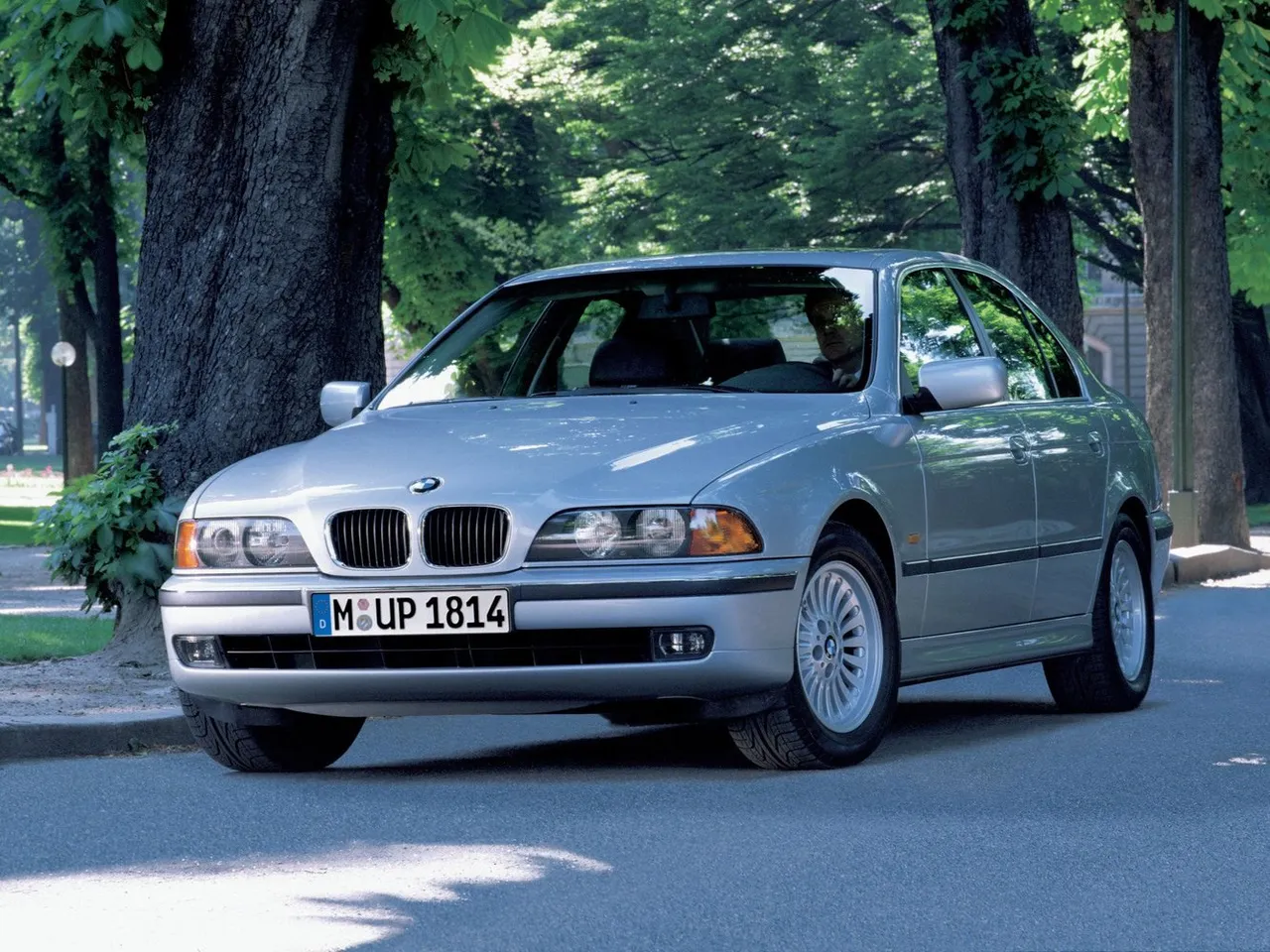 IV (E39) Седан