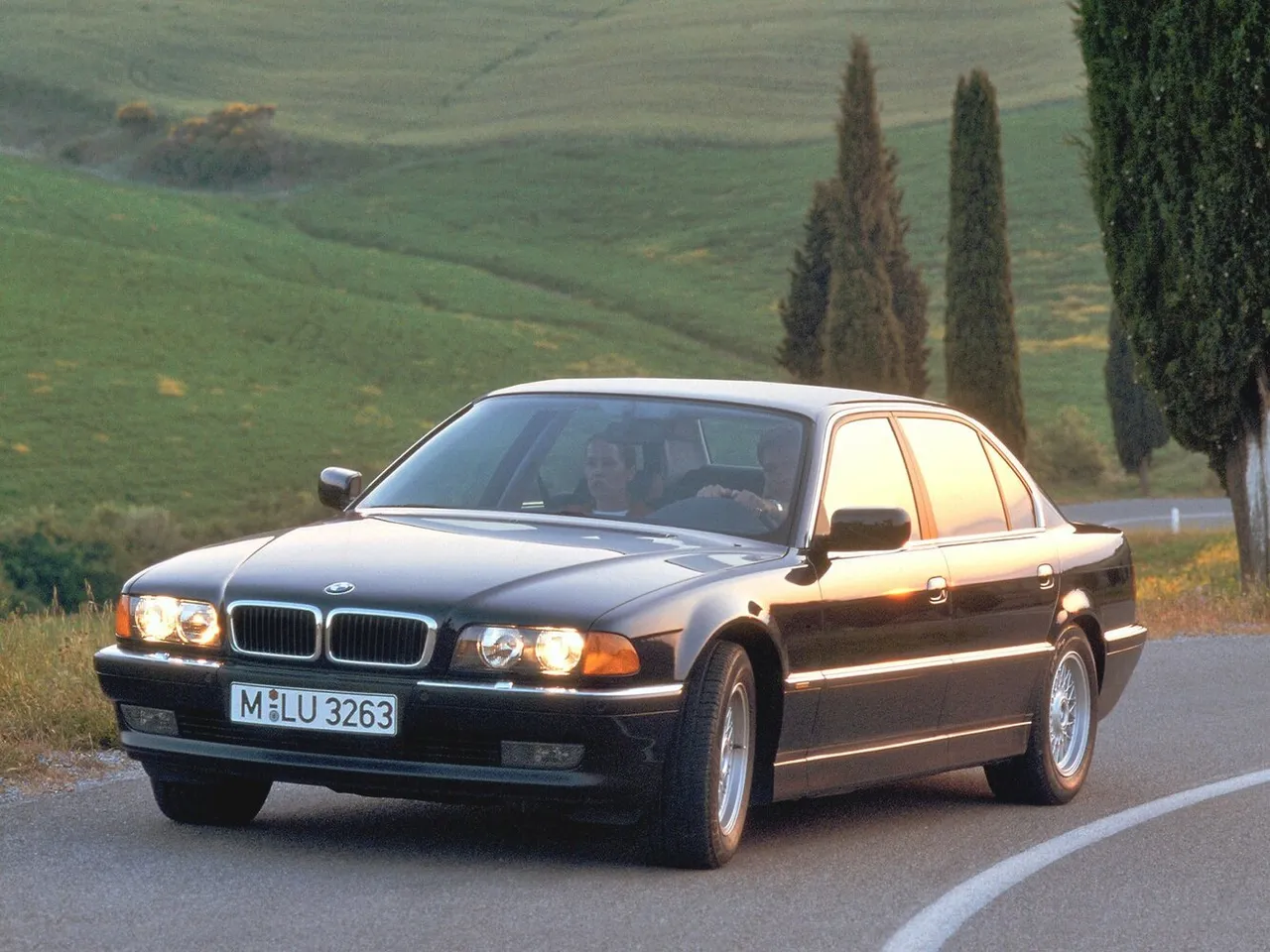 III (E38) Седан