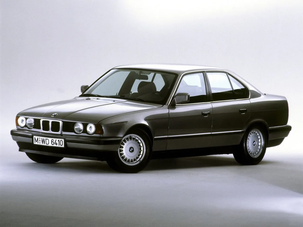 III (E34) Седан
