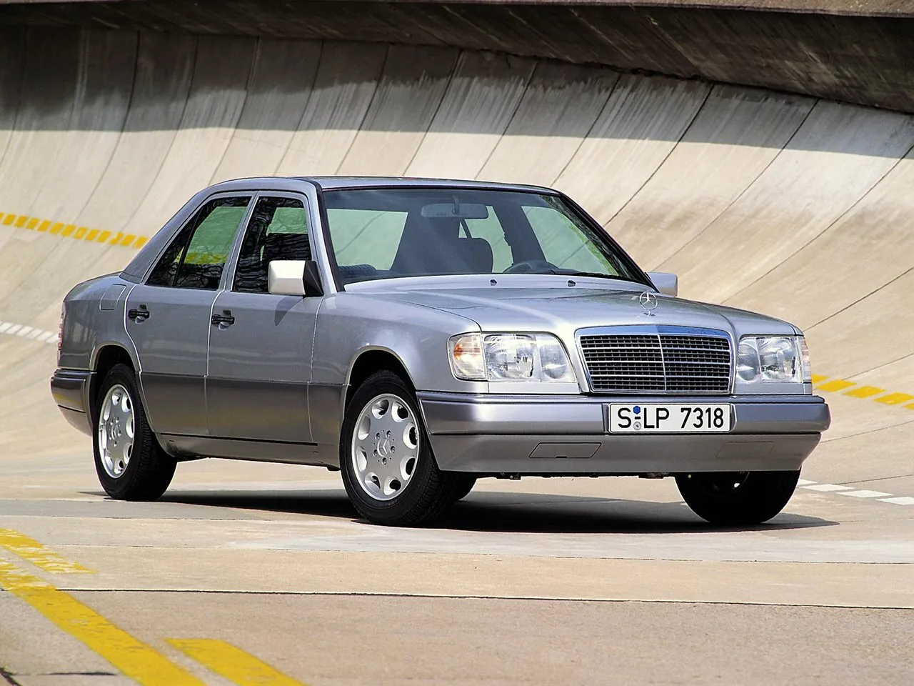 I (W124) Седан